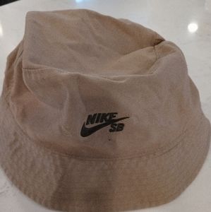 Nike SB bucket hat